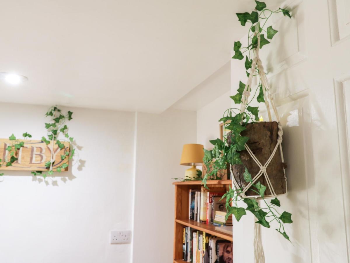 The Surfers Bolt Hole Apartamento Whitby Exterior foto