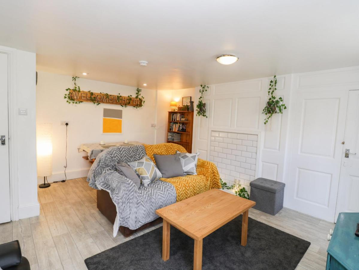 The Surfers Bolt Hole Apartamento Whitby Exterior foto