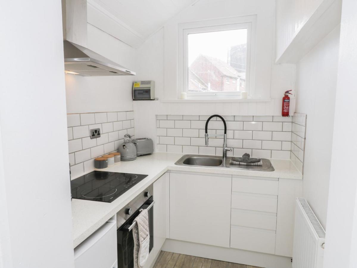 The Surfers Bolt Hole Apartamento Whitby Exterior foto