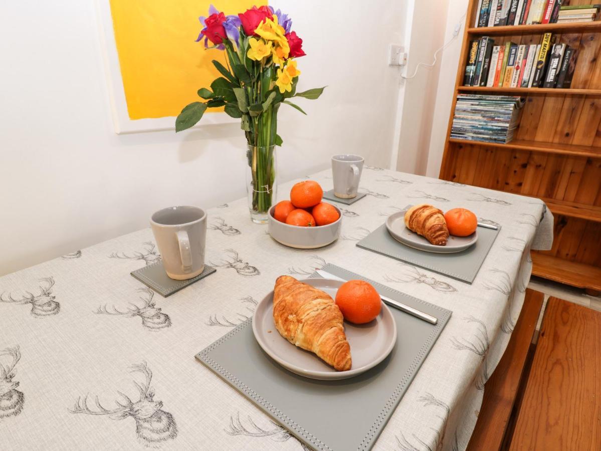 The Surfers Bolt Hole Apartamento Whitby Exterior foto