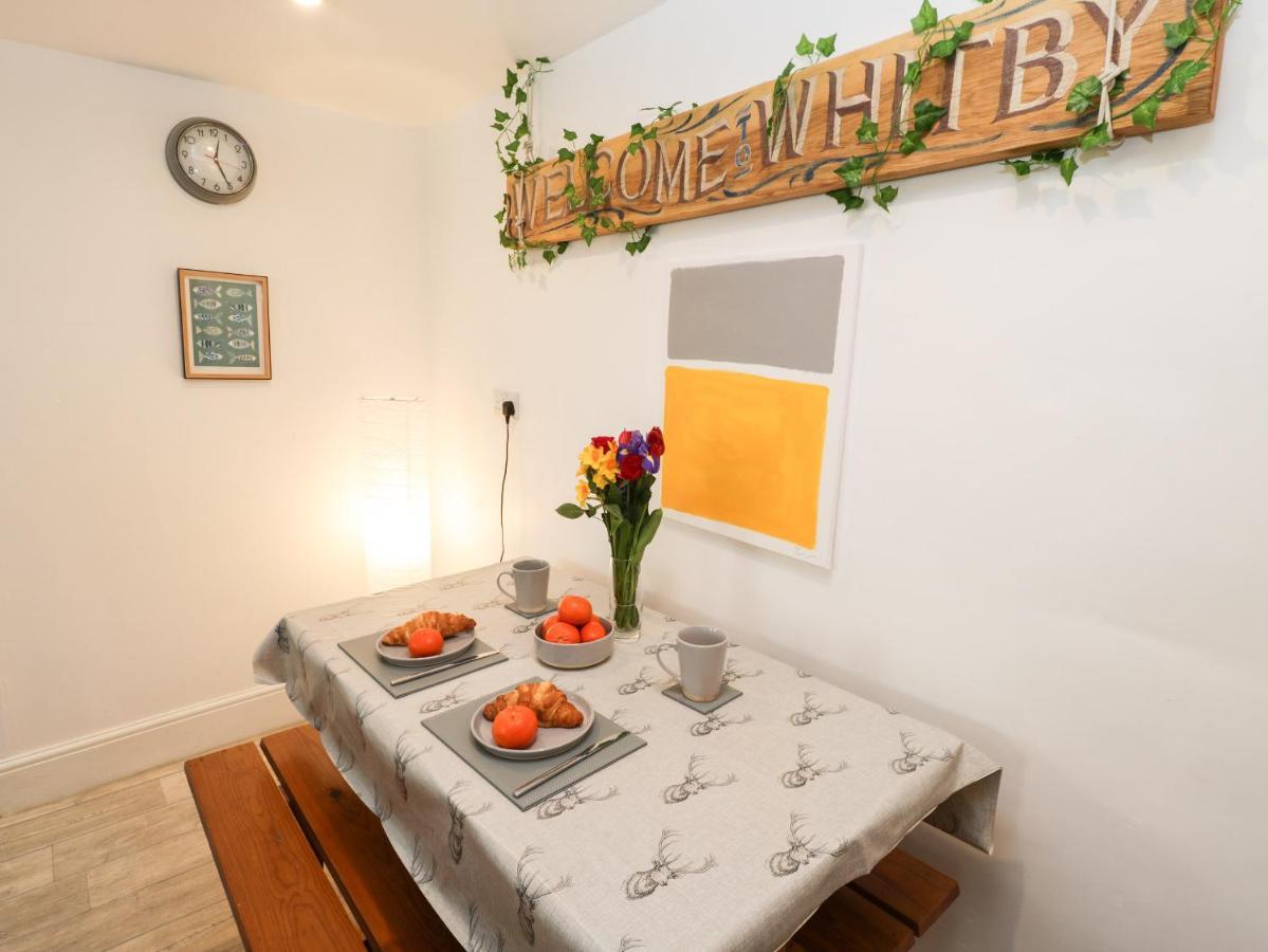 The Surfers Bolt Hole Apartamento Whitby Exterior foto