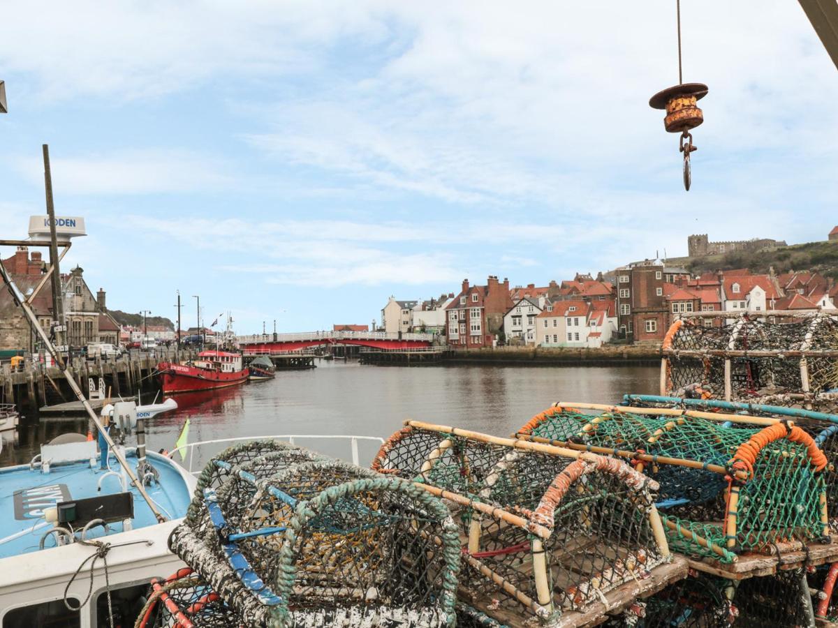 The Surfers Bolt Hole Apartamento Whitby Exterior foto